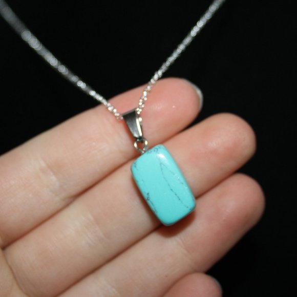 Beautiful Natural Turquoise Howlite necklace NwoT